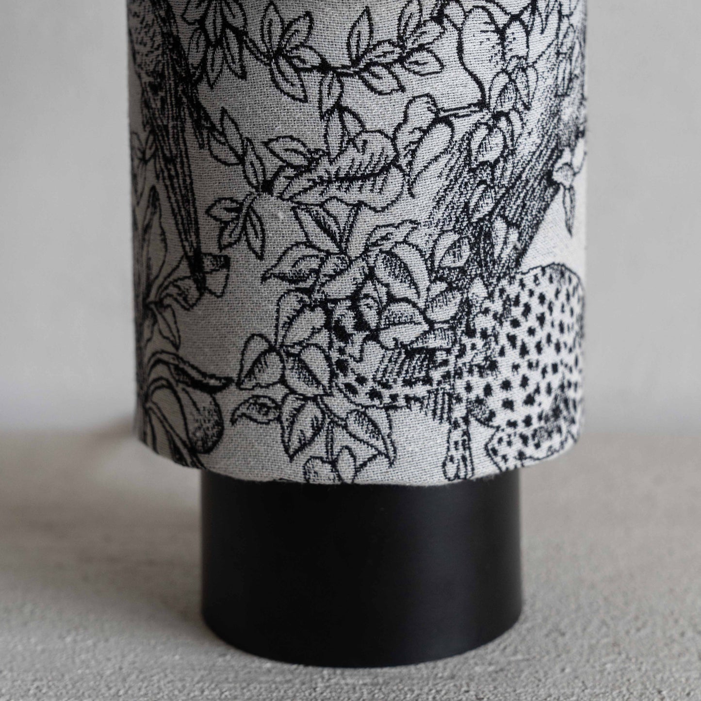 Brime Black & White Ancient Style Table Lamp